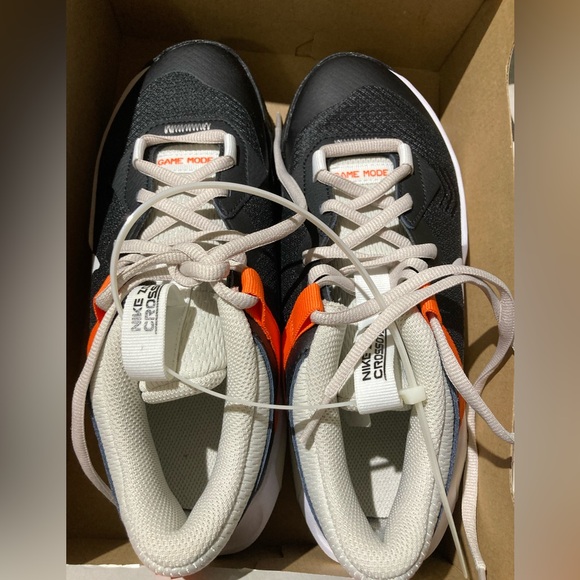 BRAND NEW Nike Kids' Grade School Air Zoom Crossover Basketball Shoes - Picture 7 of 7